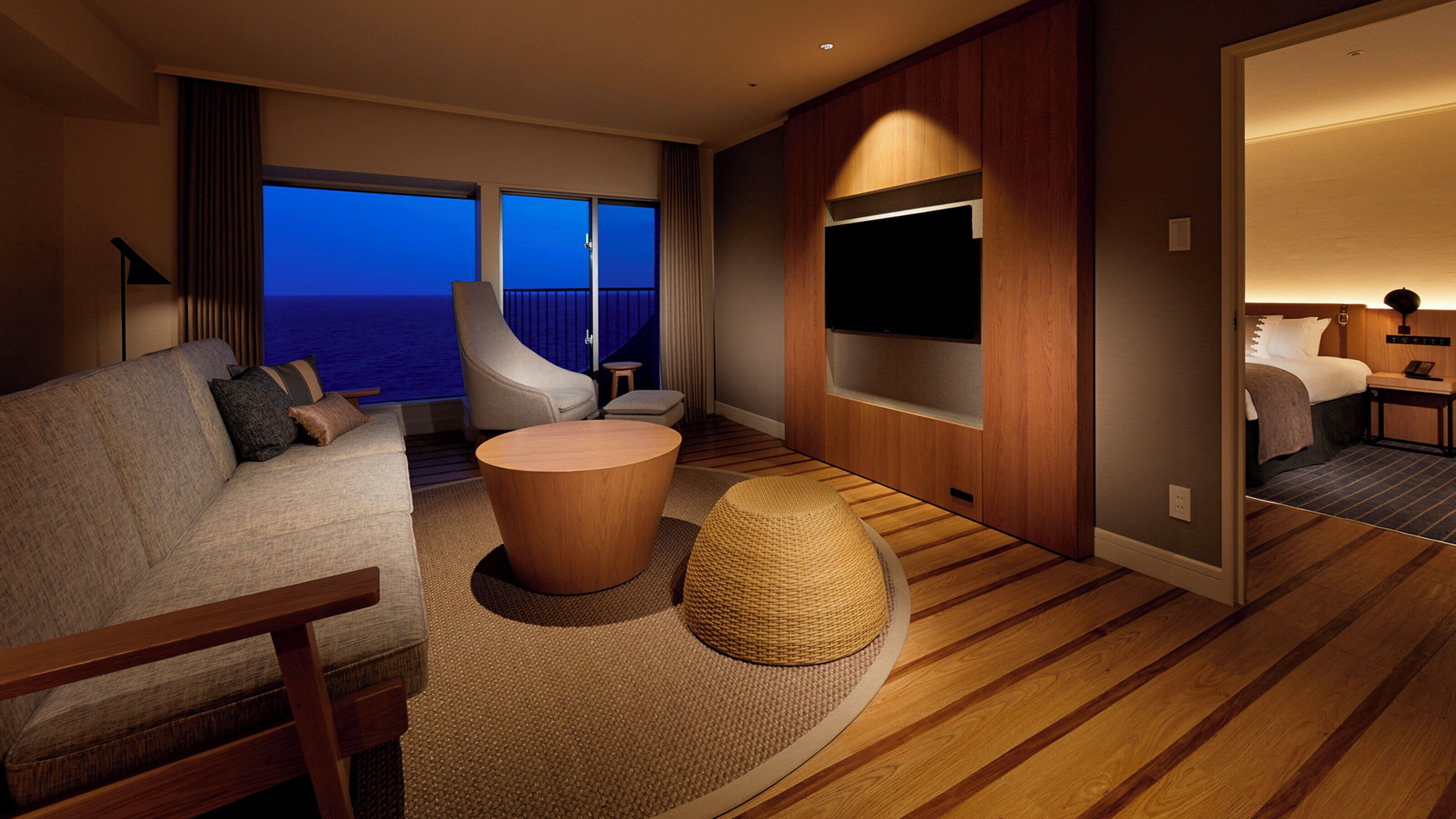 セーフティボックス (室内)、デスク、WiFi (無料)、ベッドシーツ