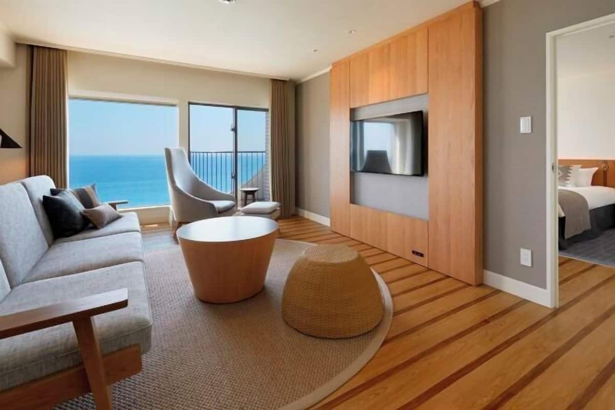 In-room safe, desk, free WiFi, bed sheets