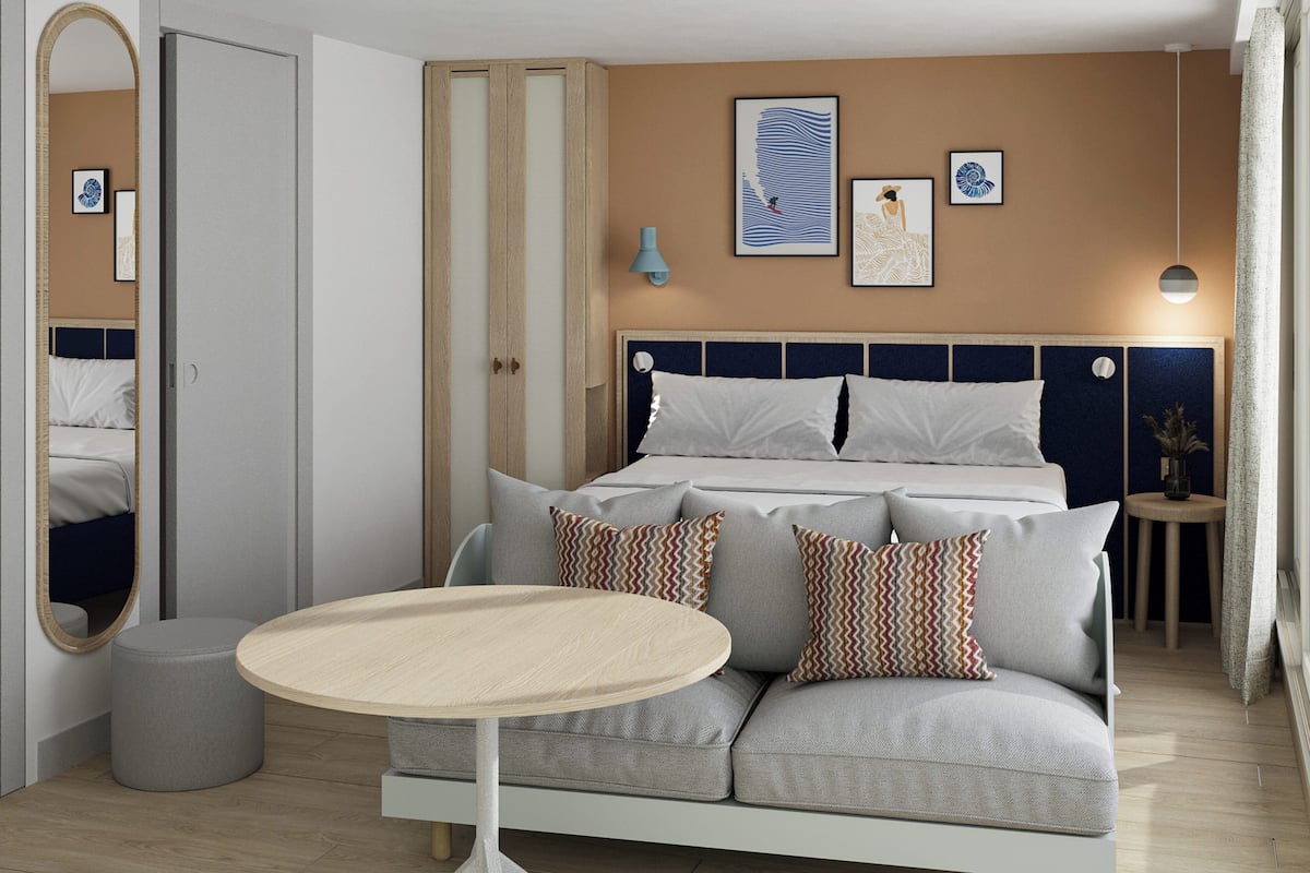 Classic Room, 1 Queen Bed, Sea View | Blackout drapes, free cribs/infant beds, bed sheets