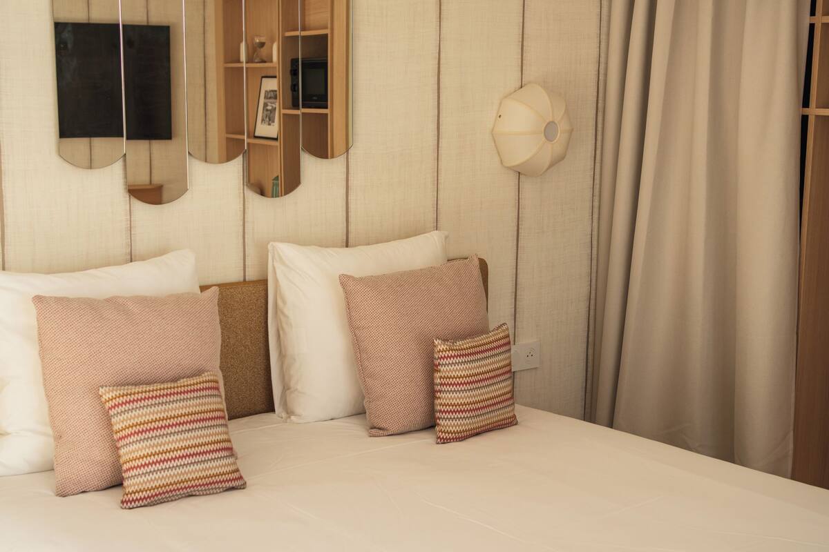 Classic-Dreibettzimmer, Meerblick | Verdunkelungsvorhänge, kostenlose Babybetten, Bettwäsche
