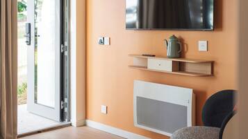 Classic Double Room, Sea View | Living area | Flat-screen TV