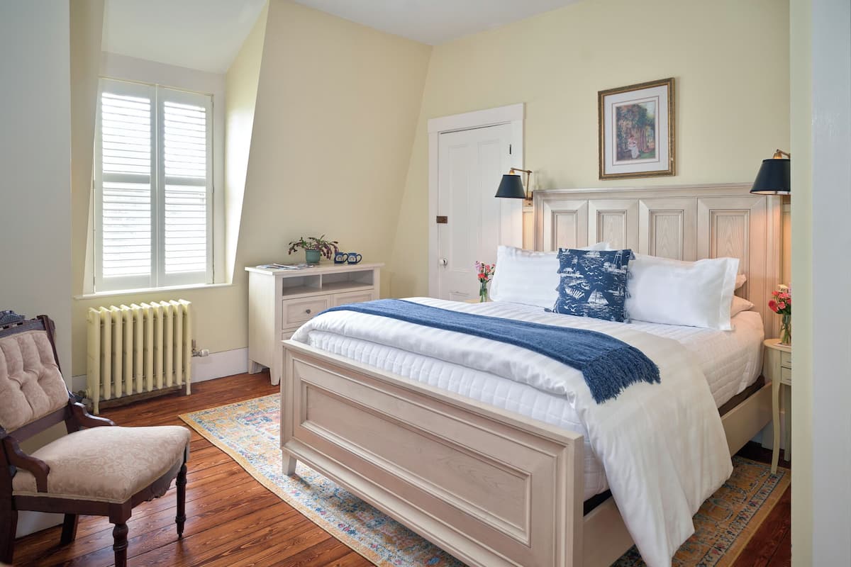 Chambre | Literie de qualité, lit avec matelas à plateau-coussin