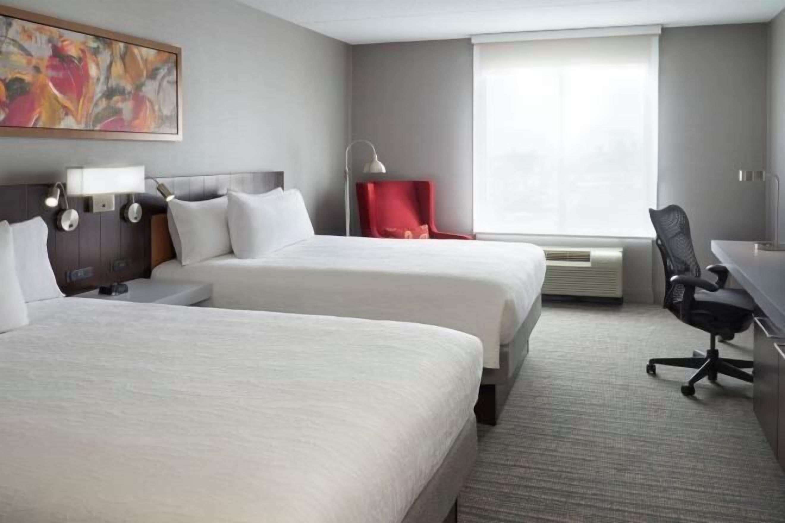 Hypo-allergenic bedding, in-room safe, desk, blackout curtains