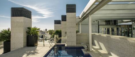 Seasonal outdoor pool, sun loungers