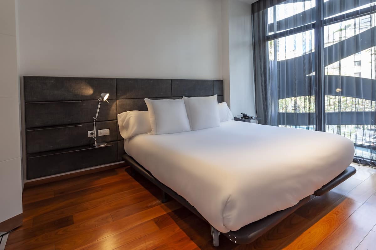 Hochwertige Bettwaren, Daunenbettdecken, Minibar, Zimmersafe