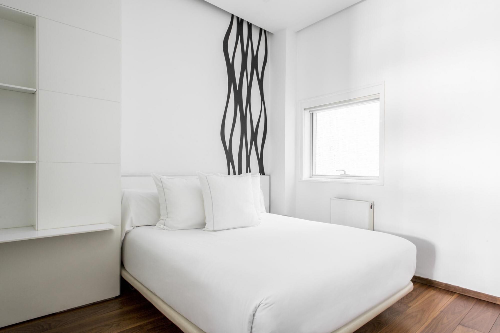 Premium bedding, down comforters, minibar, in-room safe