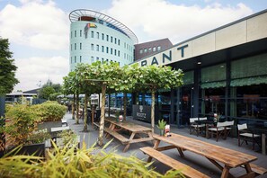 Terrace/patio - Van Der Valk Hotel Amersfoort A1 (Amersfoort)