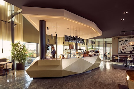 Breakfast, lunch, dinner served; alfresco dining