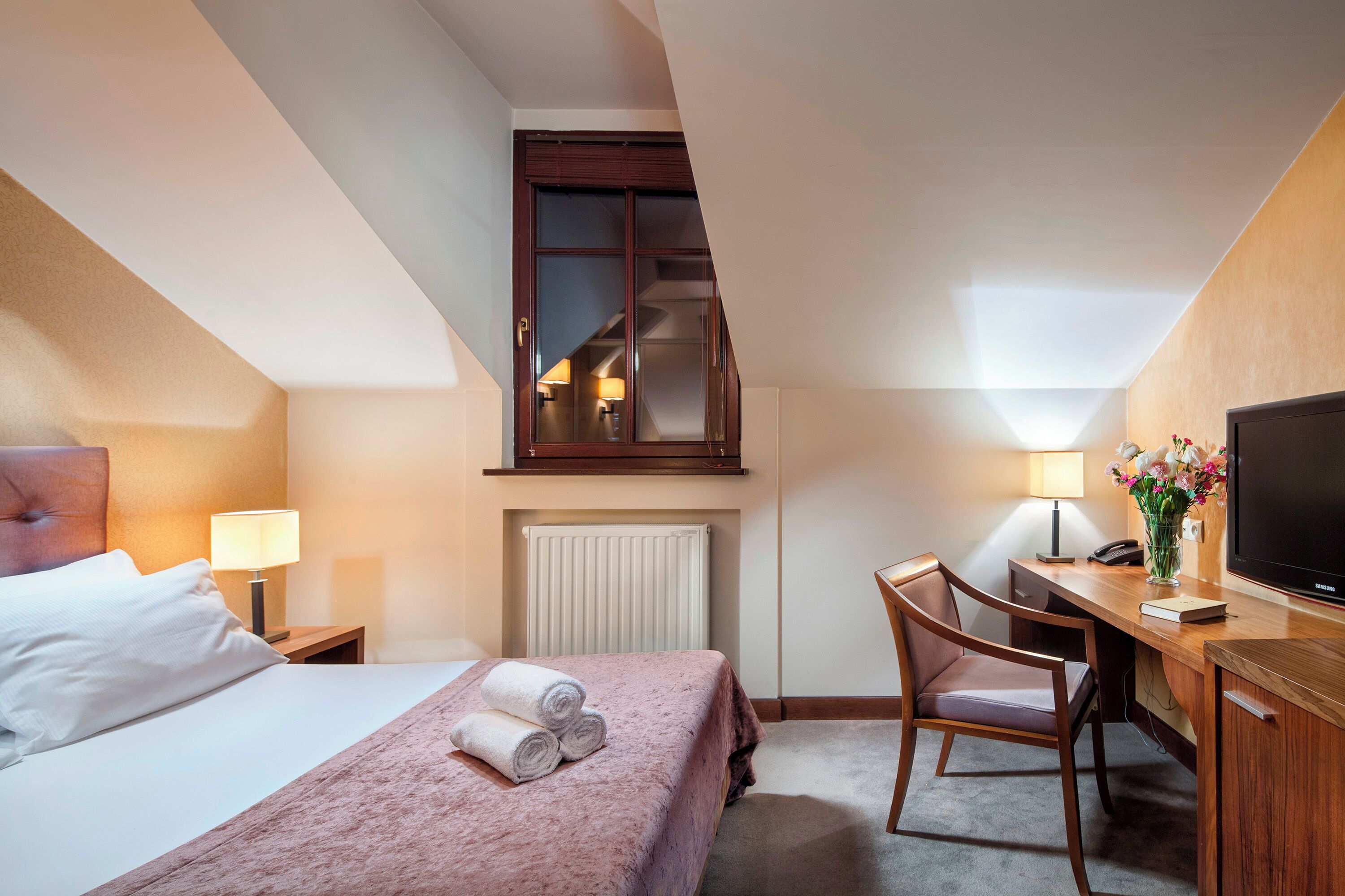 Literie de qualité, minibar, coffre-fort, bureau