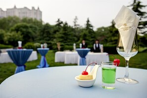 Outdoor dining - Chateau Star River (Beijing)