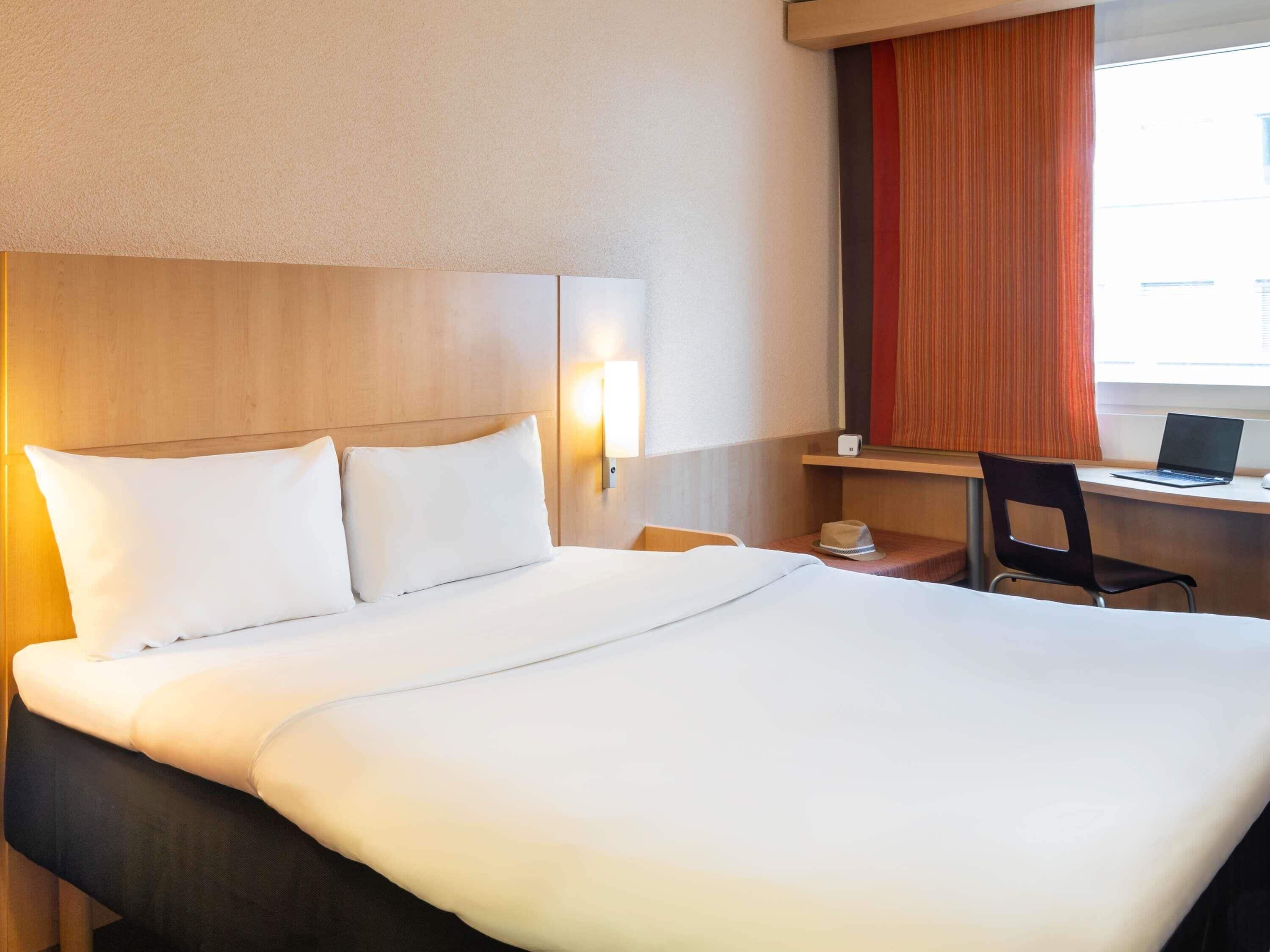 double room, 1 double bed (new sleep easy concept) | desk, blackout curtains, soundproofing, free wifi