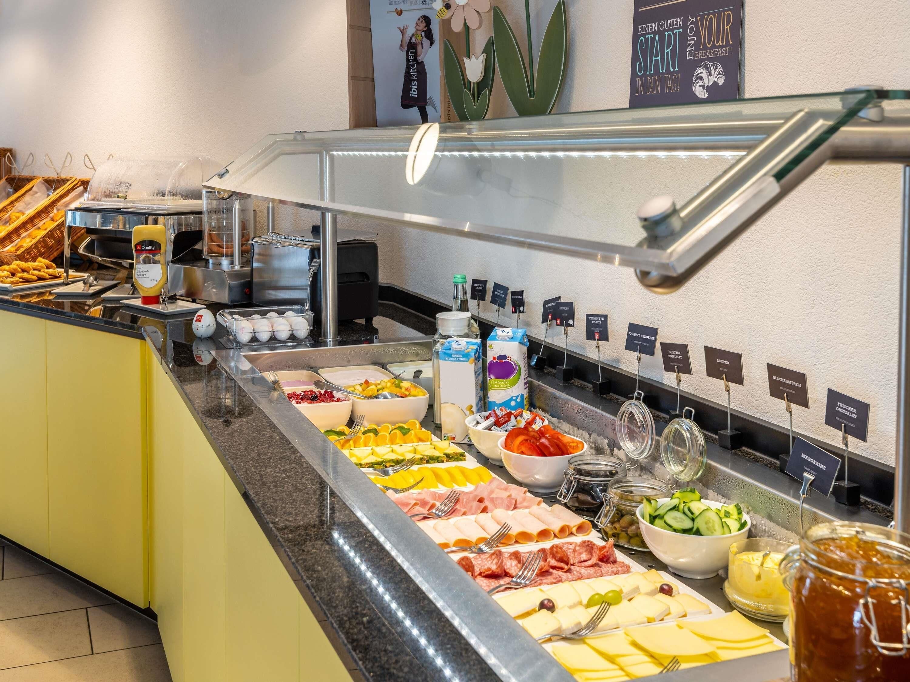 Petit déjeuner buffet servi tous les jours en supplément
