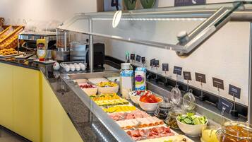 Petit déjeuner buffet servi tous les jours en supplément
