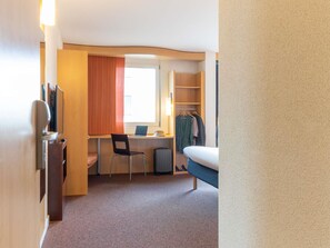 Desk, blackout curtains, soundproofing, free WiFi - ibis Basel Bahnhof (Basel)