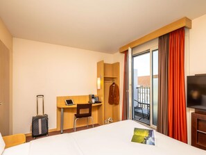 Comfort Double Room, 1 Double Bed, Balcony | Desk, blackout curtains, soundproofing, free WiFi - ibis Basel Bahnhof (Basel)
