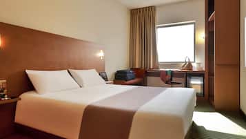 Egyptian cotton sheets, Select Comfort beds, in-room safe, desk