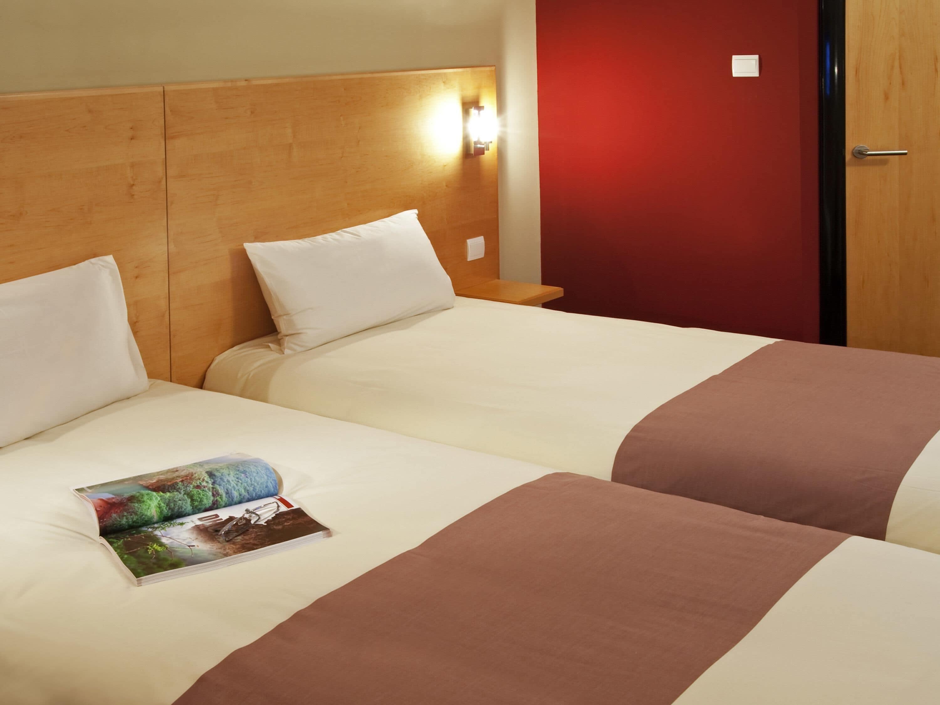 ห้องพัก, เตียงเดี่ยว 2 เตียง | ผ้าปูที่นอนฝ้ายอียิปต์, เตียง Select Comfort, ตู้นิรภัยในห้องพัก