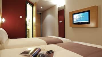 Kamar, 2 Tempat Tidur Twin | Seprai katun Mesir, tempat tidur Select Comfort, brankas, dan meja kerja