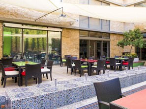 Serves lunch, dinner and happy hour - ibis Amman (Amman)