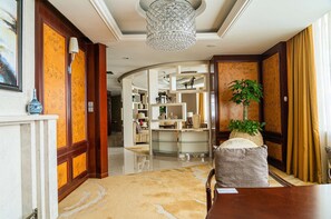 Executive Suite | Minibar, in-room safe, iron/ironing board, free WiFi - Radisson Tianjin (Tianjin)