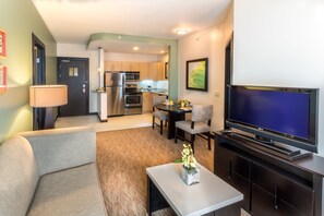 Suite, 2 Bedrooms | Living room