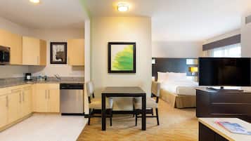 Monolocale, 1 letto queen con divano letto | Una cassaforte in camera, una scrivania, insonorizzazione