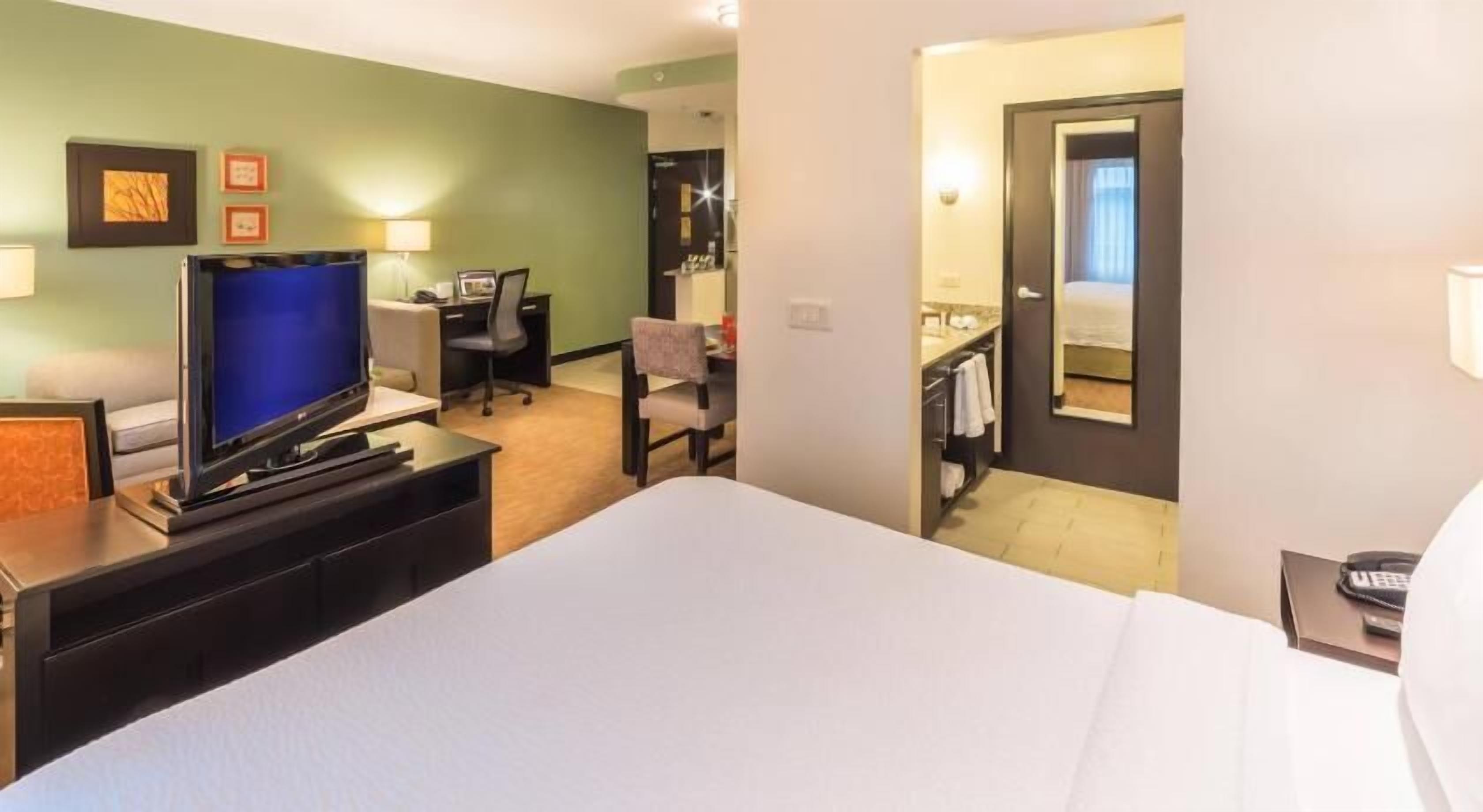 In-room safe, desk, soundproofing, iron/ironing board