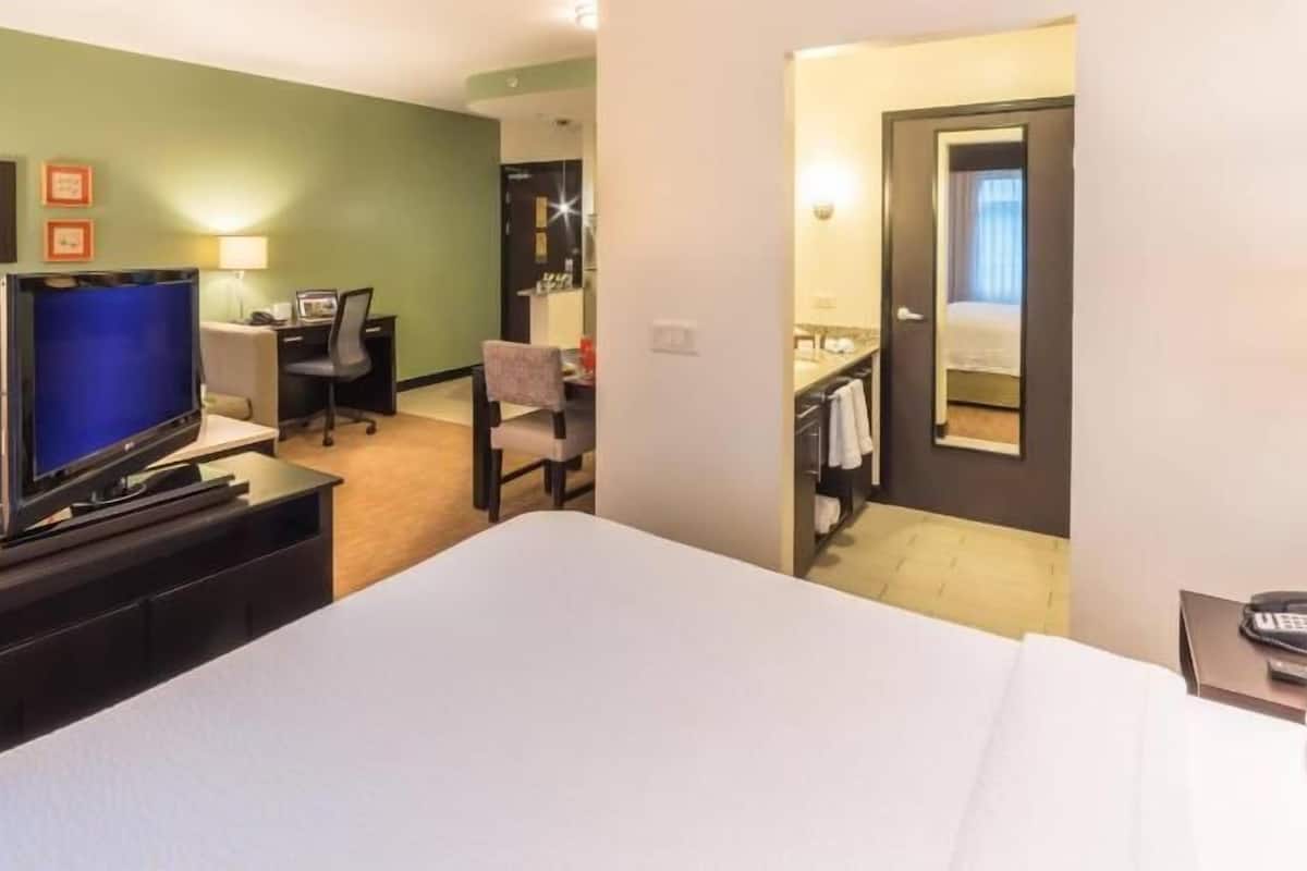 In-room safe, desk, soundproofing, iron/ironing board