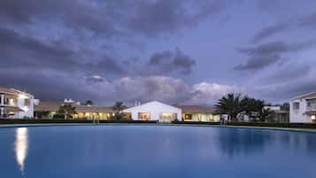 Seasonal outdoor pool, sun loungers