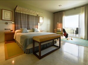 Minibar, in-room safe, desk, free WiFi