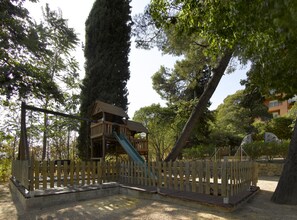 Área de juegos infantiles al aire libre