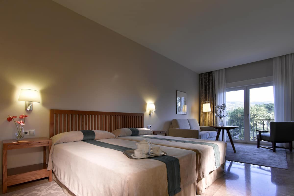 minibar, in-room safe, desk, soundproofing