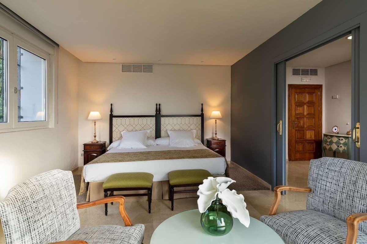 Minibar, in-room safe, desk, soundproofing