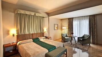 Minibar, in-room safe, desk, soundproofing