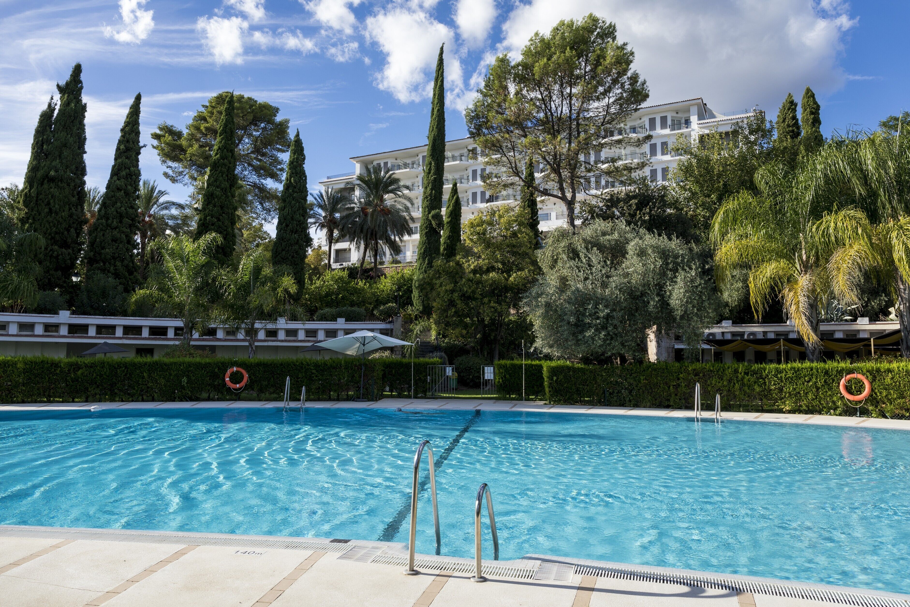 Piscina a l'aire lliure de temporada 