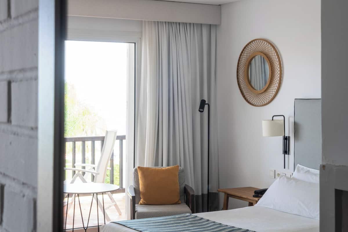 1 bedroom, minibar, in-room safe, desk