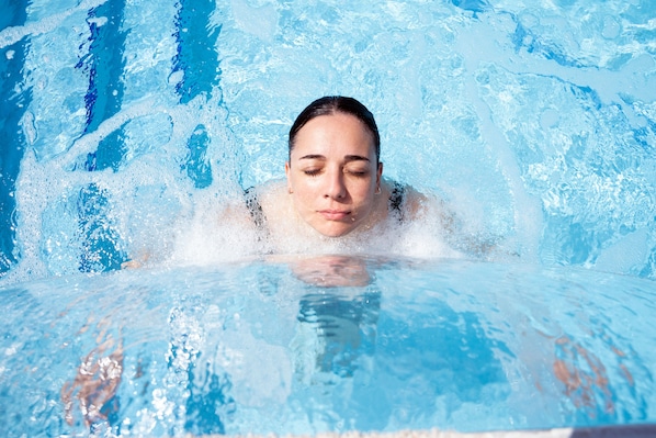 Indoor/outdoor pool