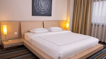 Sengetøy av topp kvalitet, senger med Select Comfort-madrass og minibar