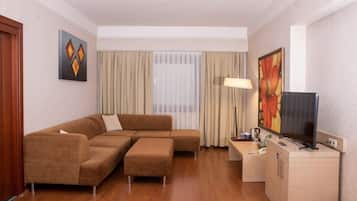 行政套房 | 高級寢具、Select Comfort 床墊、迷你吧、客房內保險箱
