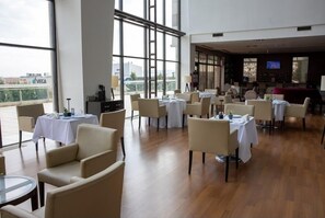 Área de estar no saguão