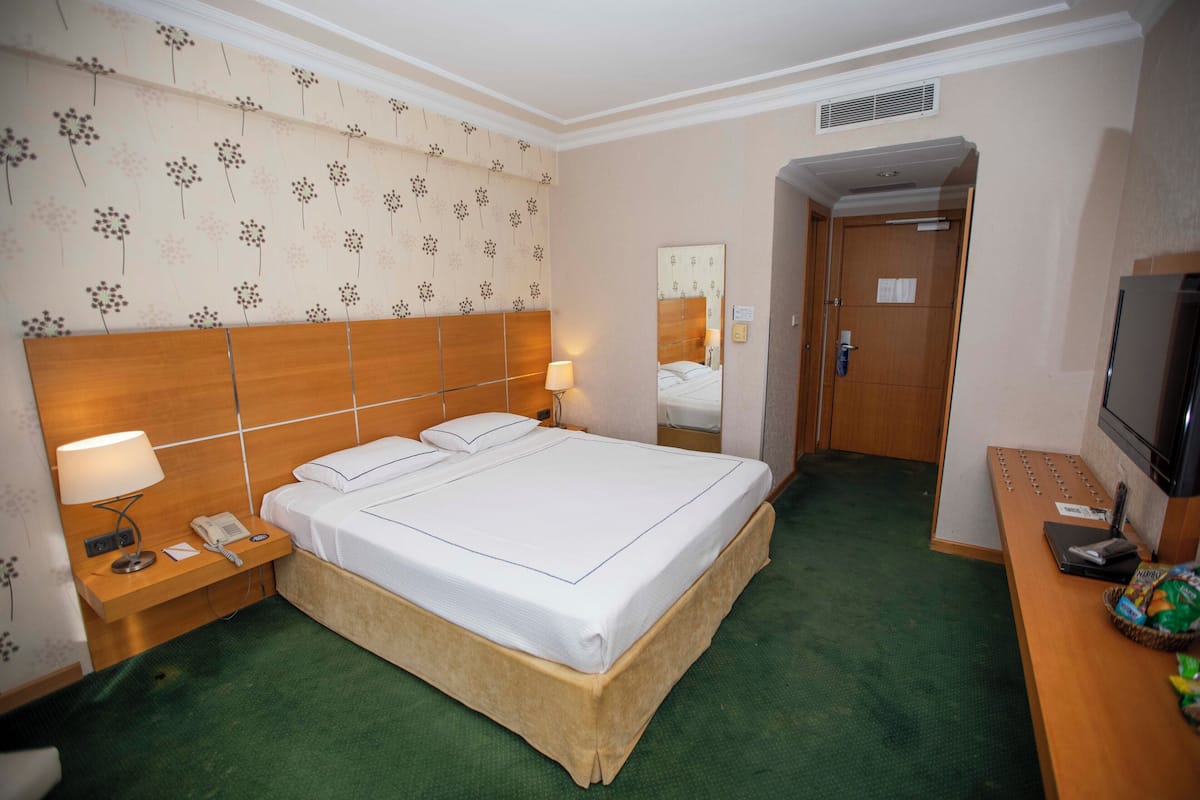 1 bedroom, premium bedding, Select Comfort beds, free minibar items