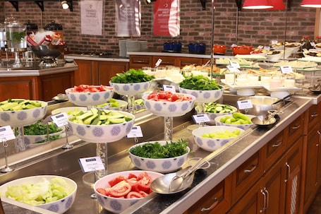 Free daily buffet breakfast . Anemon Kent Ege Otel