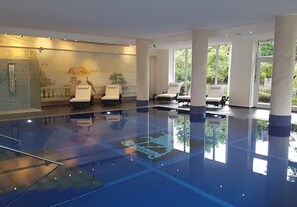 สระว่ายน้ำในร่ม