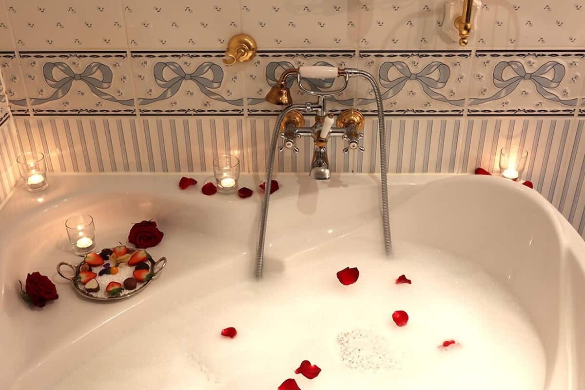 suite (for more than 3 rooms restrictions will apply/ extra fees) | bathroom | free toiletries, hair dryer, bathrobes, slippers