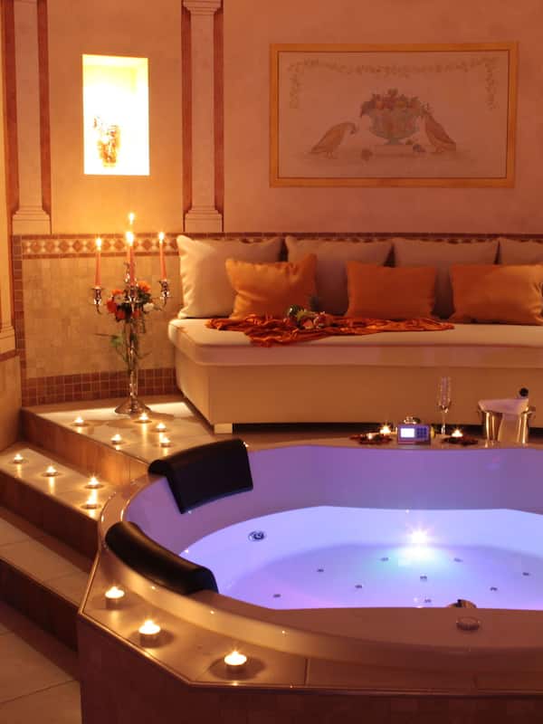 Indoor spa tub