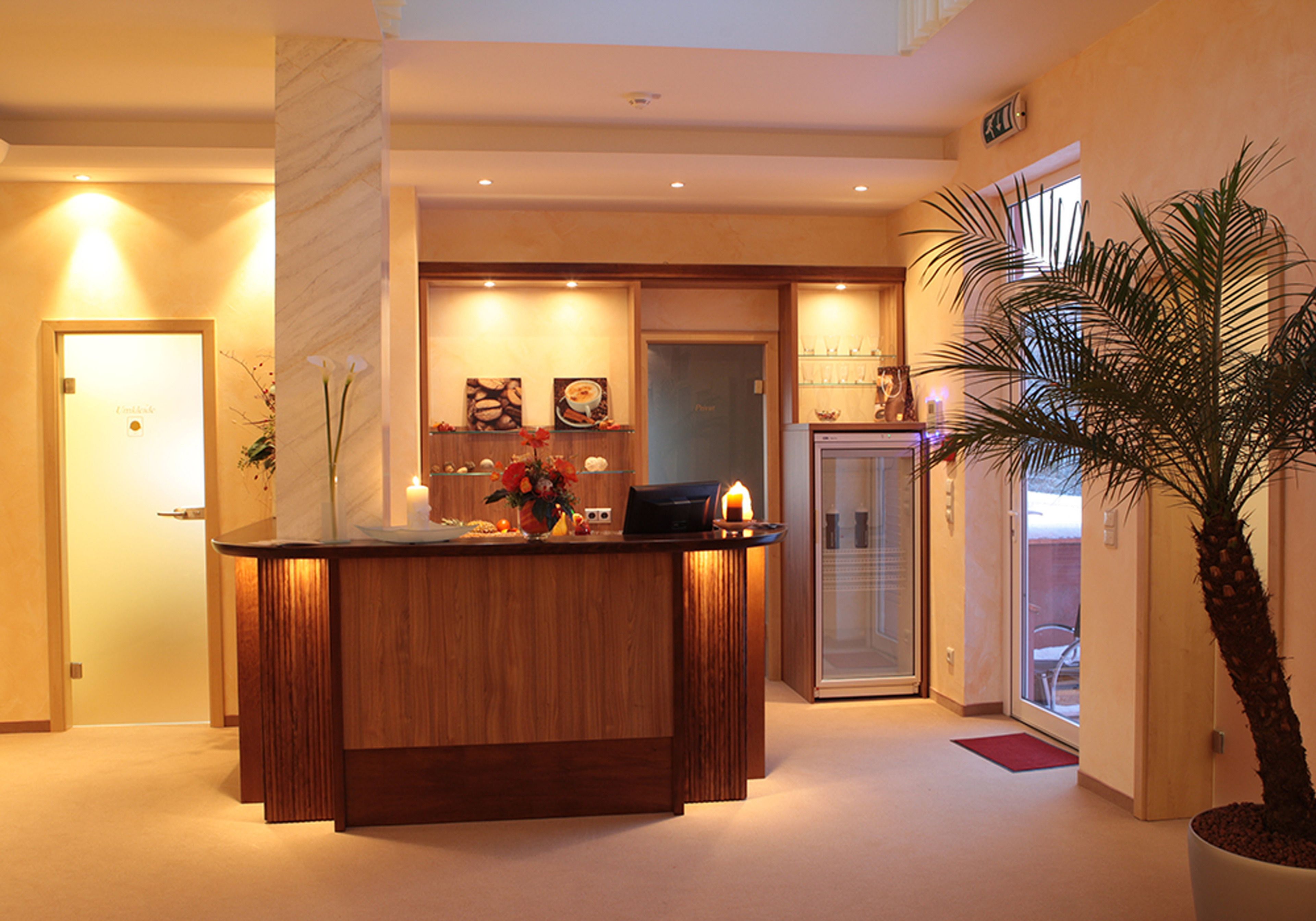 sauna, hot tub, steam room, body treatments, hydrotherapy, aromatherapy