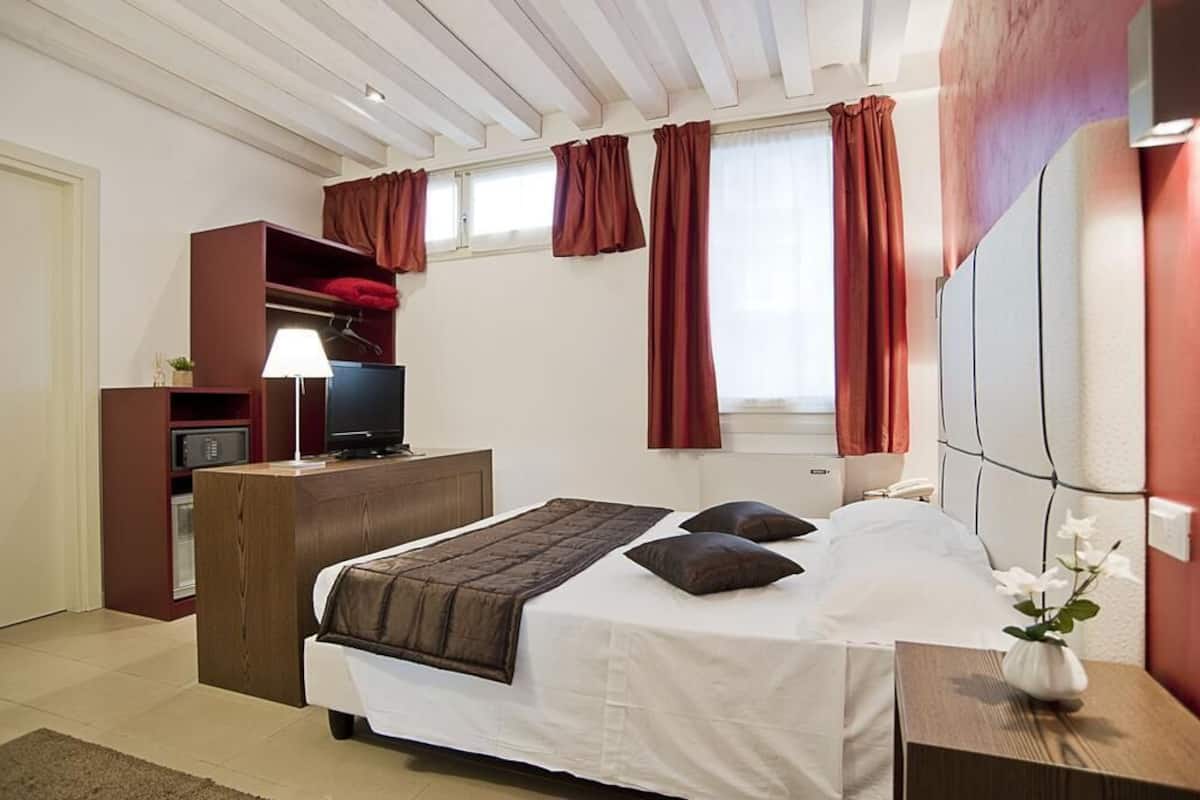 Down comforters, minibar, in-room safe, desk
