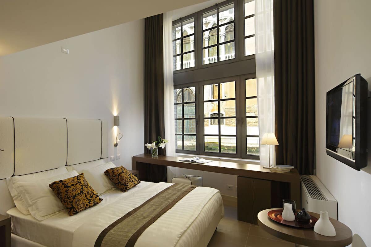 Down comforters, minibar, in-room safe, desk