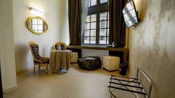 1 bedroom, down comforters, minibar, in-room safe