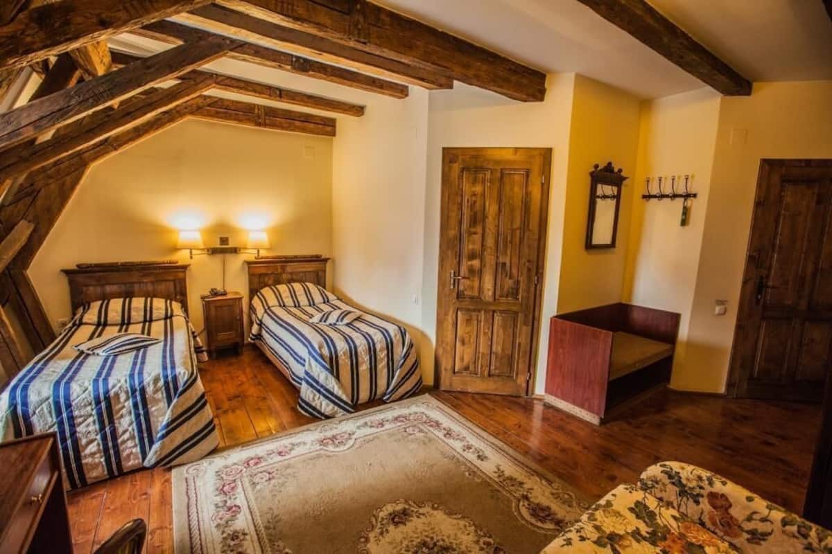 Premium bedding, minibar, desk, iron/ironing board